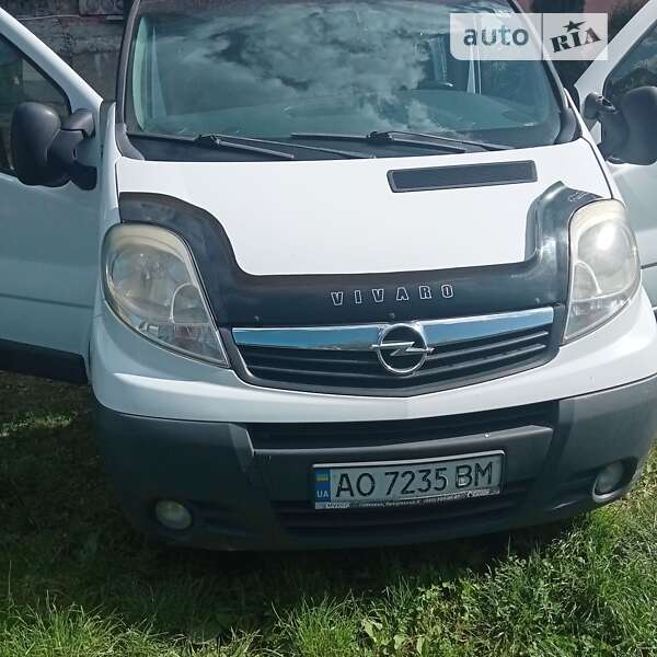 Мінівен Opel Vivaro 2007 в Сваляві