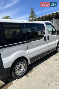 Мінівен Opel Vivaro 2003 в Сторожинці