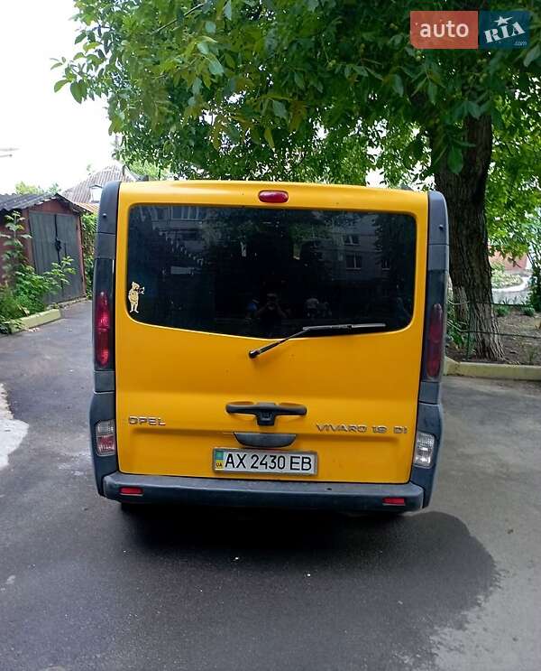 Минивэн Opel Vivaro 2004 в 