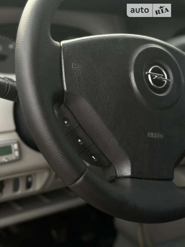 Мінівен Opel Vivaro 2007 в Коломиї