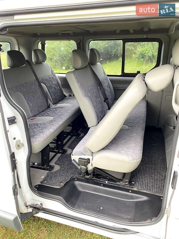 Минивэн Opel Vivaro 2011 в Цумани