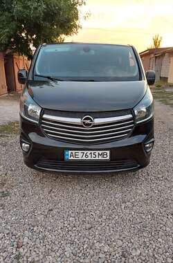 Минивэн Opel Vivaro 2015 в Кривом Роге