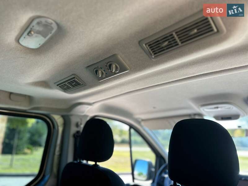 Мінівен Opel Vivaro 2015 в Львові