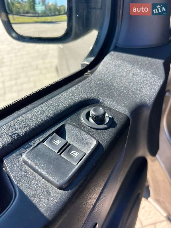 Мінівен Opel Vivaro 2015 в Львові