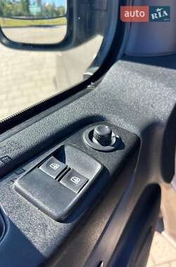 Мінівен Opel Vivaro 2015 в 