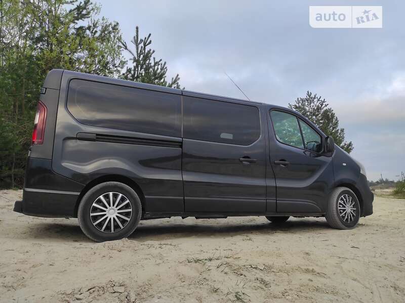 Мінівен Opel Vivaro 2015 в Львові