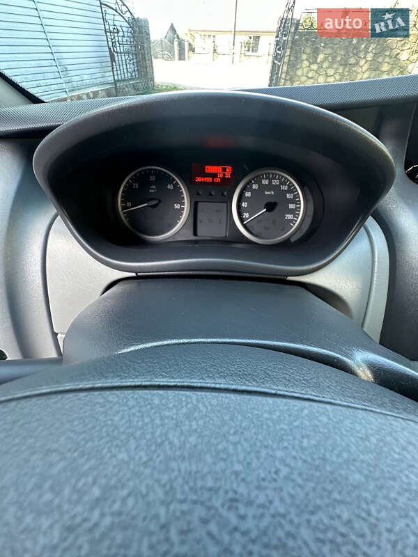 Мінівен Opel Vivaro 2013 в Ланчині