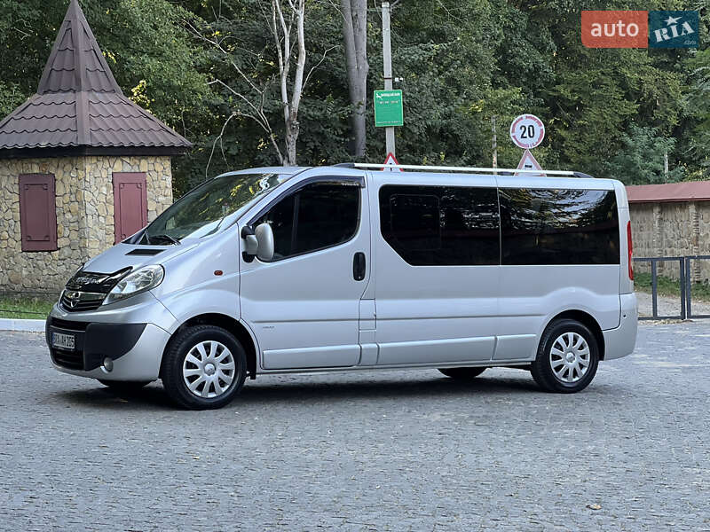 Мінівен Opel Vivaro 2013 в Чернівцях