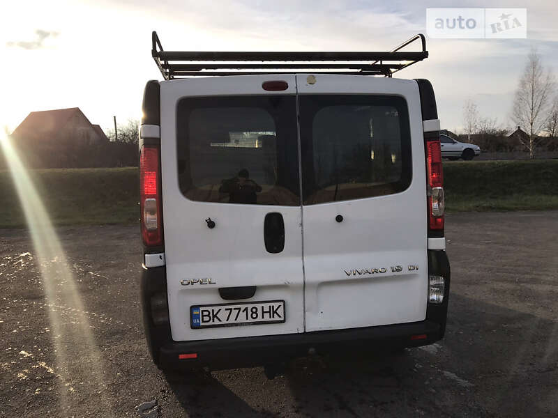 Грузовой фургон Opel Vivaro 2003 в Костополе