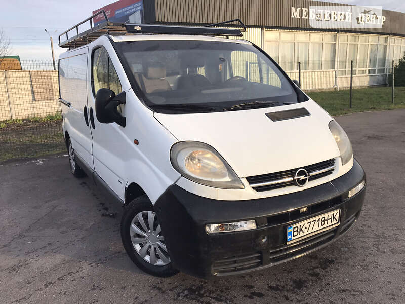 Грузовой фургон Opel Vivaro 2003 в Костополе