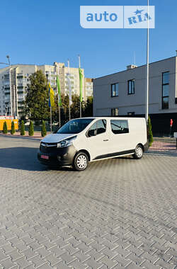 Мінівен Opel Vivaro 2015 в Луцьку