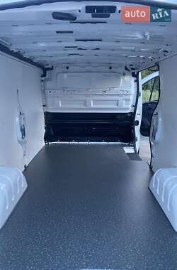 Грузовой фургон Opel Vivaro 2015 в 