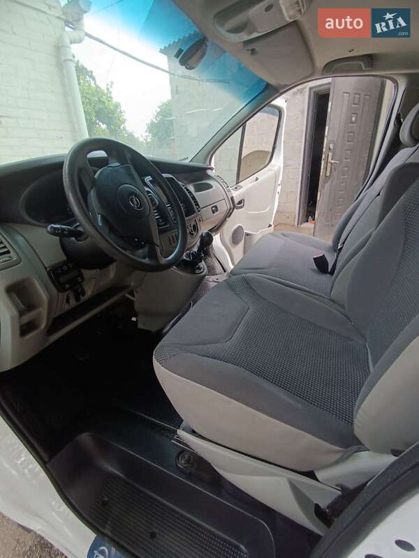 Мінівен Opel Vivaro 2012 в Компаніївці