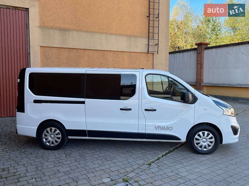 Мінівен Opel Vivaro 2016 в Коломиї