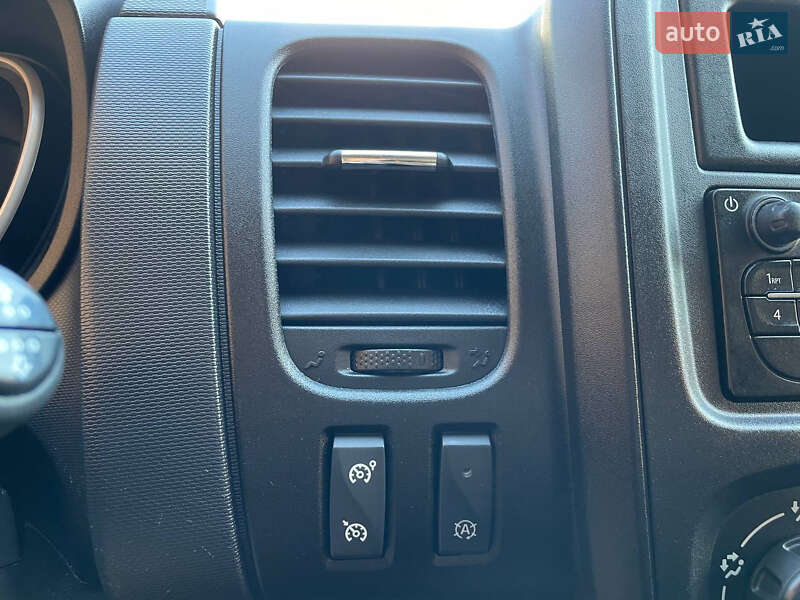 Мінівен Opel Vivaro 2016 в Коломиї