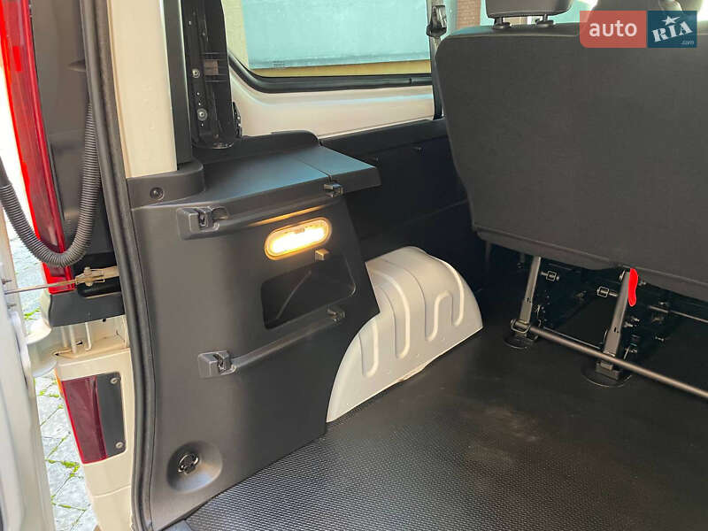 Мінівен Opel Vivaro 2016 в Коломиї