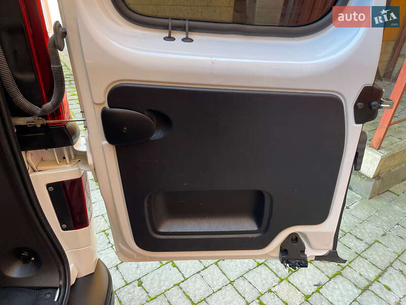 Мінівен Opel Vivaro 2016 в Коломиї