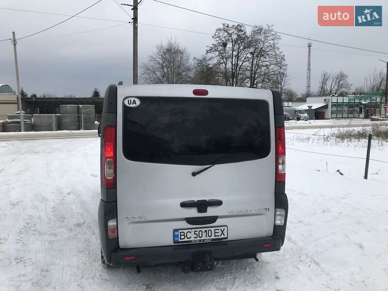 Минивэн Opel Vivaro 2011 в Каменке-Бугской