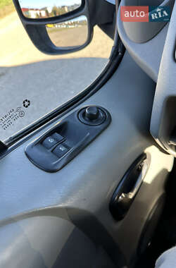 Мінівен Opel Vivaro 2012 в 