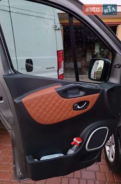 Минивэн Opel Vivaro 2016 в 