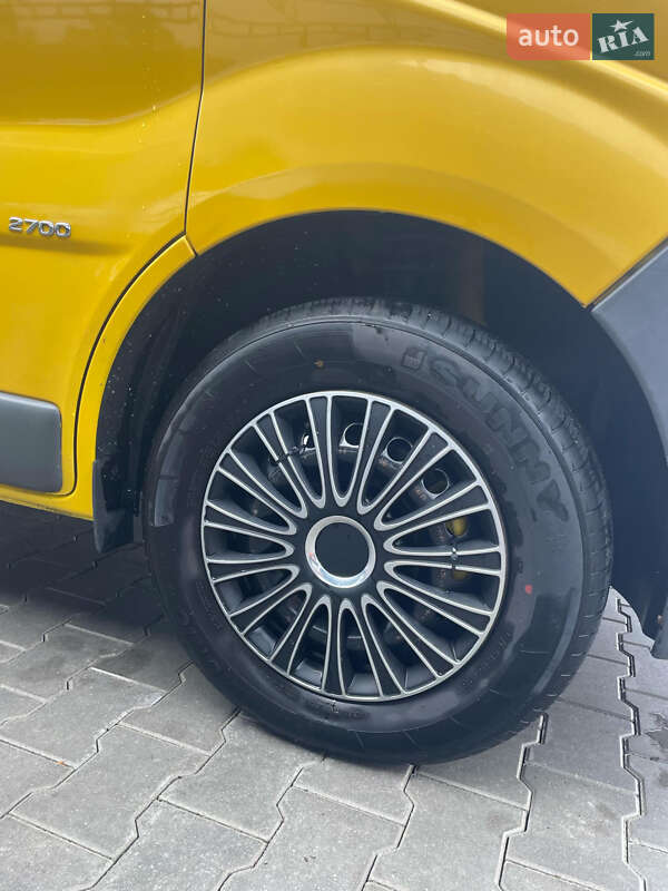 Мінівен Opel Vivaro 2004 в Полонному