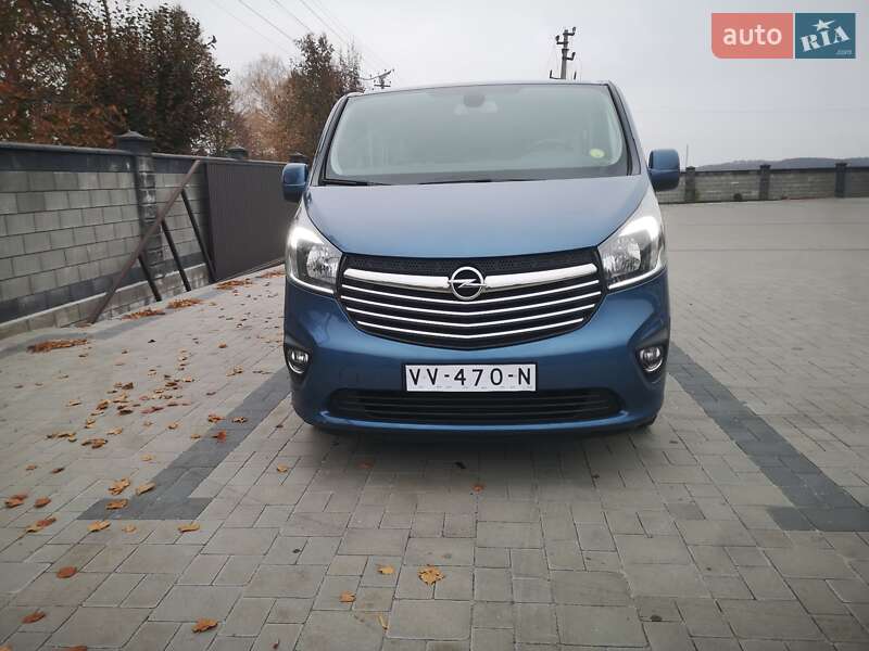 Минивэн Opel Vivaro 2016 в 