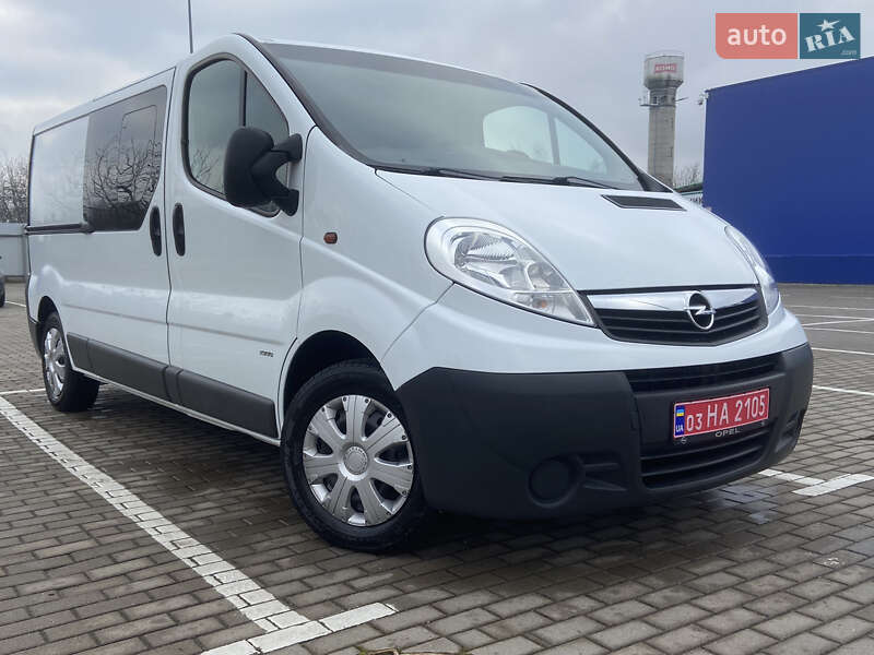 Вантажопасажирський фургон Opel Vivaro 2012 в Дубні