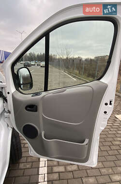 Вантажопасажирський фургон Opel Vivaro 2012 в Дубні