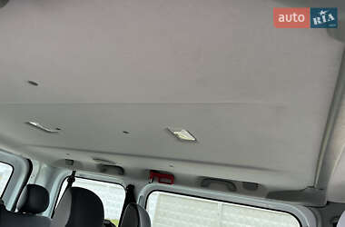 Мінівен Opel Vivaro 2011 в 