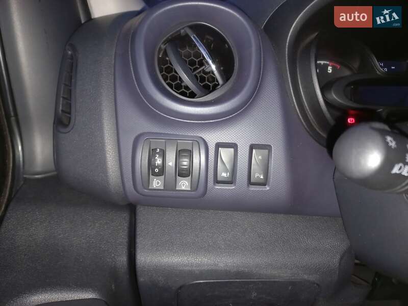 Мінівен Opel Vivaro 2016 в Благовіщенську