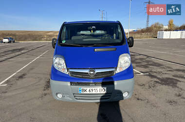 Вантажний фургон Opel Vivaro 2011 в Рівному