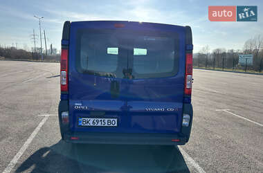 Вантажний фургон Opel Vivaro 2011 в Рівному