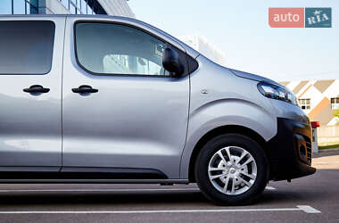 Грузовой фургон Opel Vivaro 2020 в 