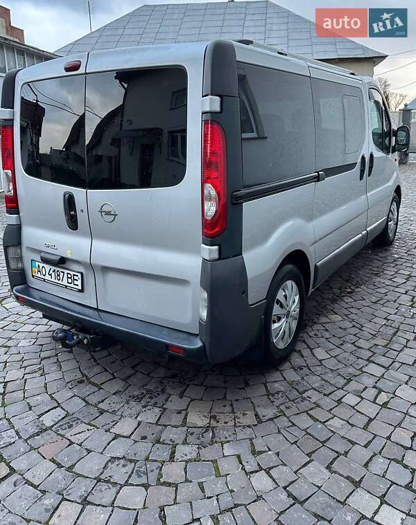 Минивэн Opel Vivaro 2011 в Мукачево