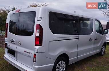 Минивэн Opel Vivaro 2015 в 