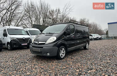 Вантажопасажирський фургон Opel Vivaro 2011 в Рівному