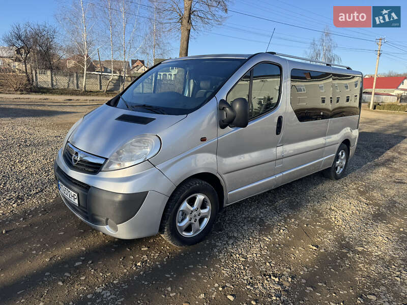 Мінівен Opel Vivaro 2012 в Чернівцях