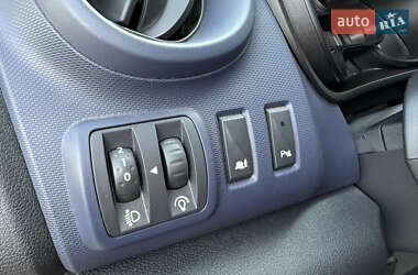 Минивэн Opel Vivaro 2015 в 