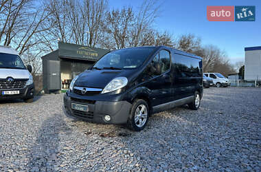 Вантажопасажирський фургон Opel Vivaro 2011 в Рівному