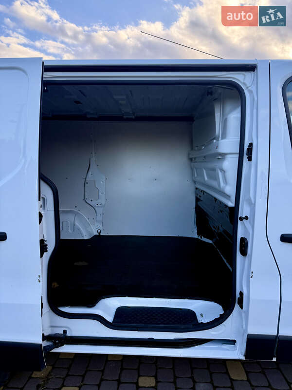 Грузовой фургон Opel Vivaro 2018 в Нововолынске