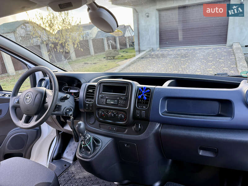 Грузовой фургон Opel Vivaro 2018 в Нововолынске