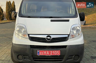 Грузопассажирский фургон Opel Vivaro 2012 в Дубно