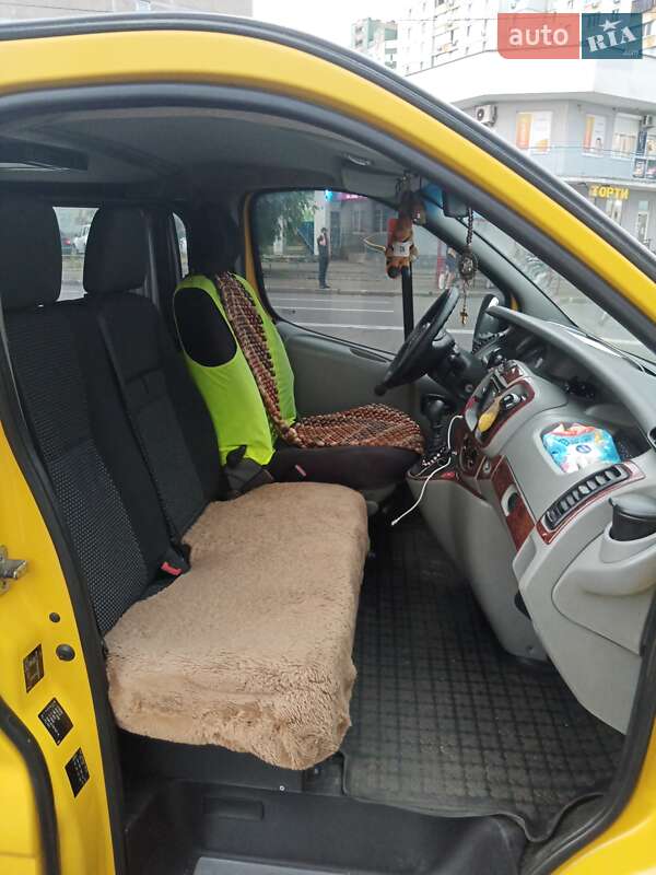 Мінівен Opel Vivaro 2004 в Києві