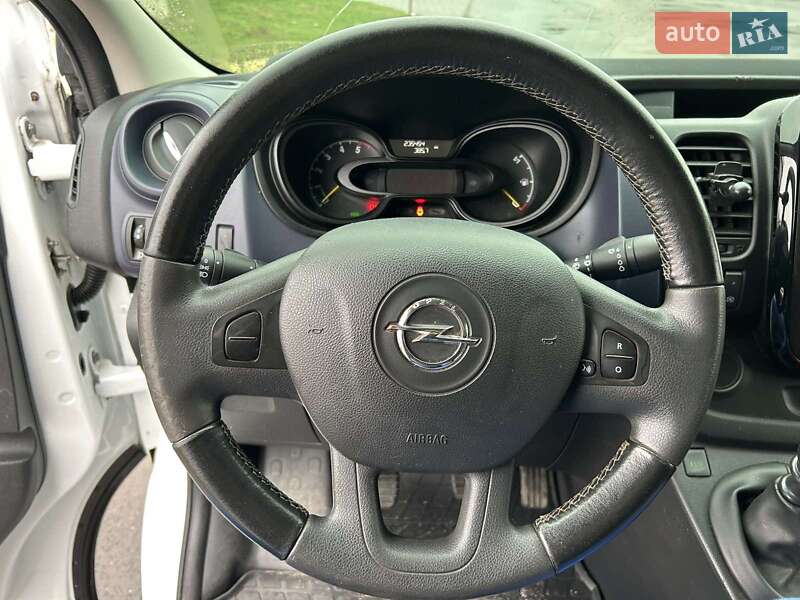 Грузовой фургон Opel Vivaro 2016 в Николаеве