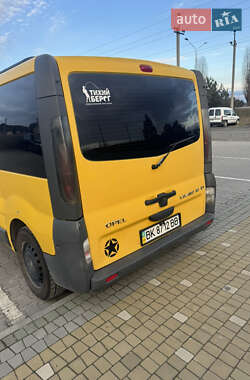 Минивэн Opel Vivaro 2004 в Вараше