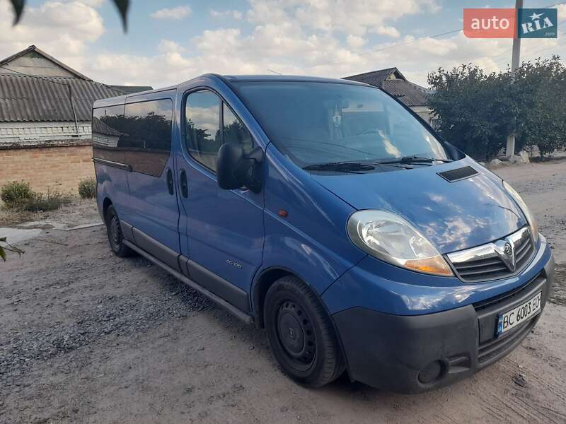 Мінівен Opel Vivaro 2003 в Кропивницькому