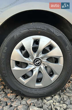 Мінівен Opel Vivaro 2012 в 