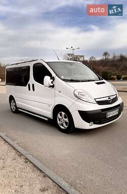 Минивэн Opel Vivaro 2013 в 
