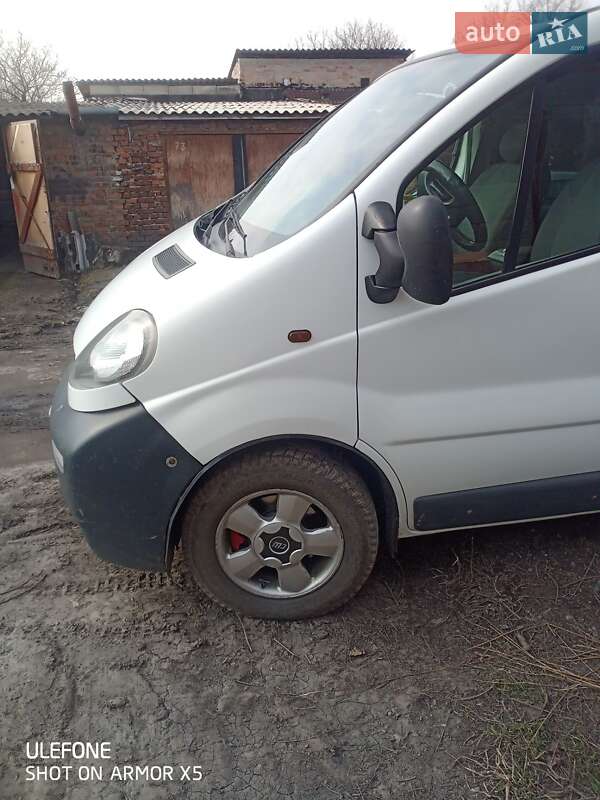 Минивэн Opel Vivaro 2003 в Нововолынске