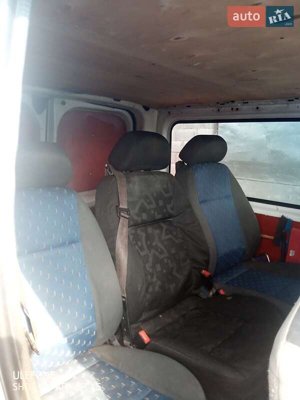 Минивэн Opel Vivaro 2003 в Нововолынске